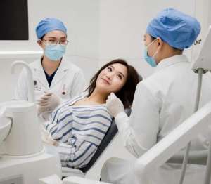 定做醫(yī)生工作服什么面料好？