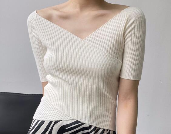 v領(lǐng)是什么樣子的？訂做v領(lǐng)衣服的優(yōu)點有哪些呢？